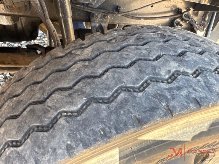 2011-international-7400-image-24