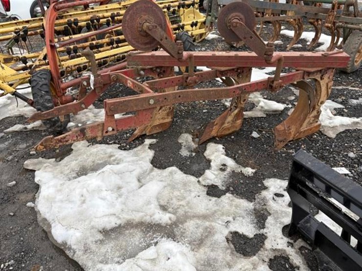 international-311-image-4