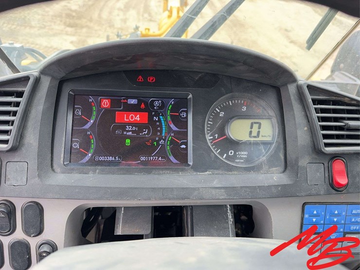 2018-komatsu-wa270-image-44