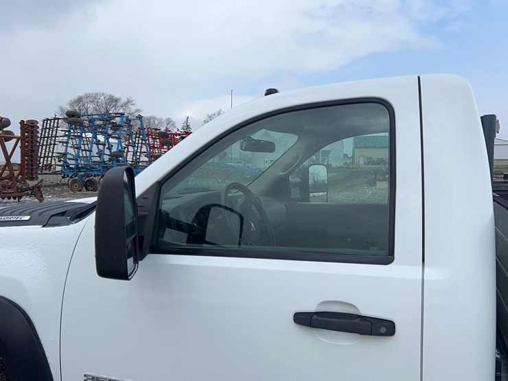 2011-chevrolet-3500hd-image-40