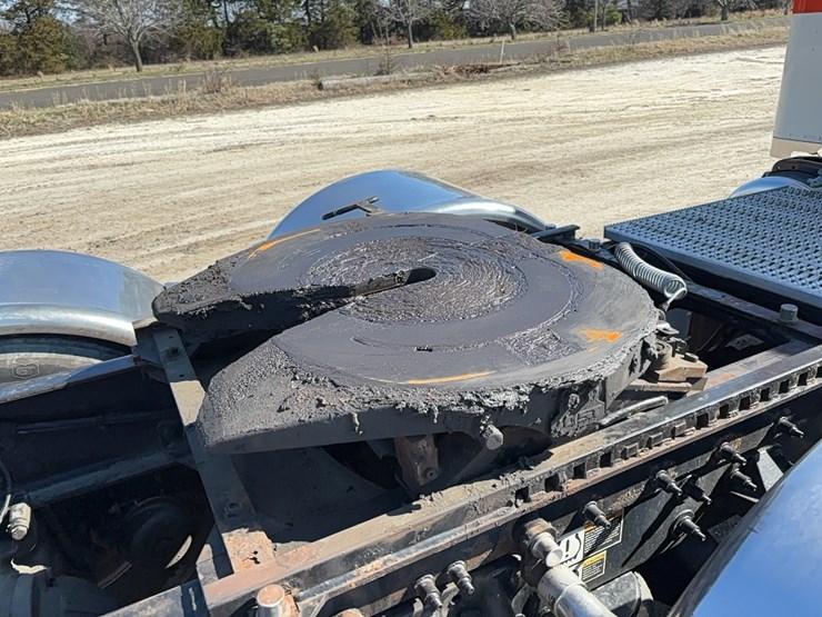 2022-peterbilt-389-image-7