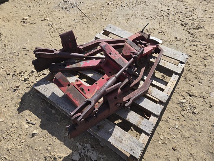 #163-•-international-2pt-hitch-image-2