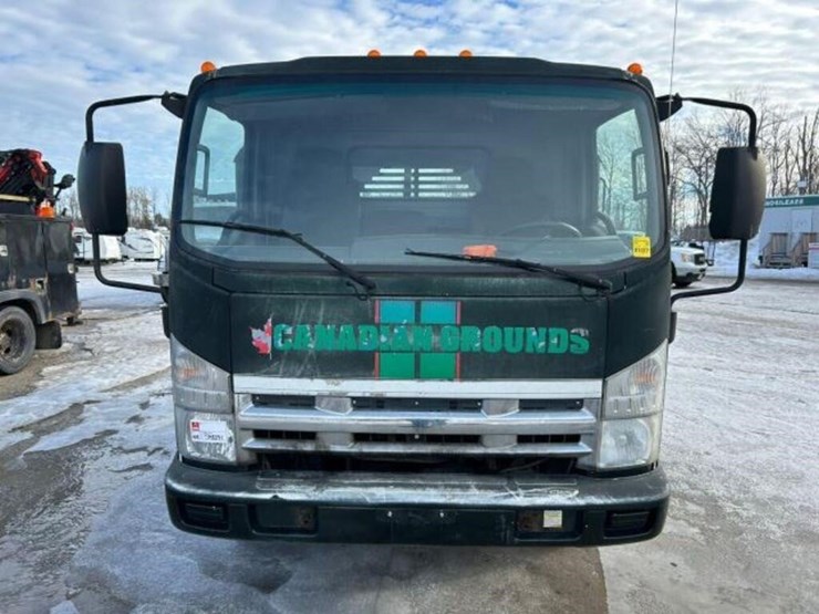 2015-isuzu-nrr-image-2