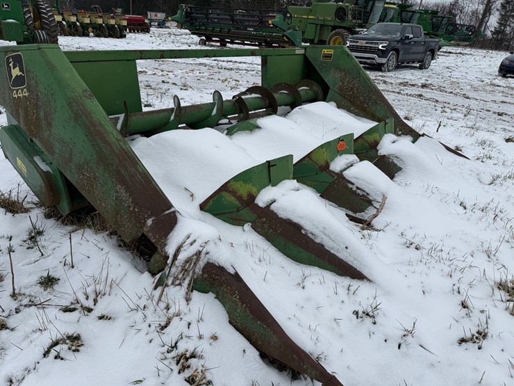 john-deere-444-image-7