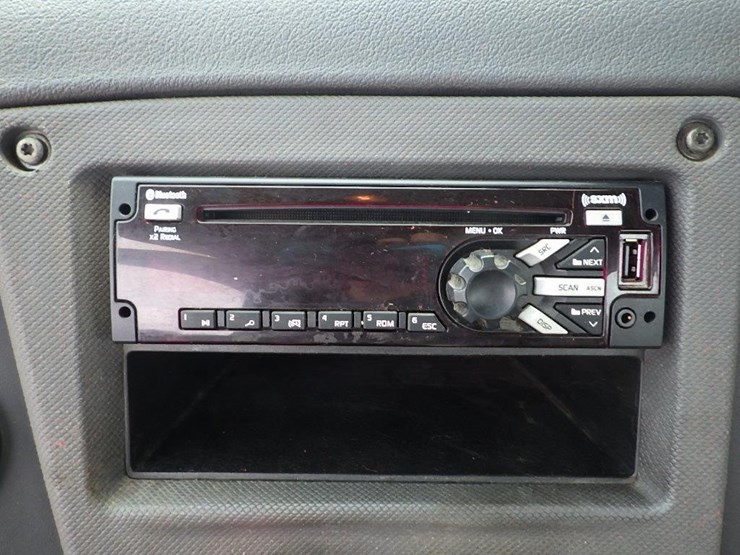 2013-freightliner-cascadia-113-image-40