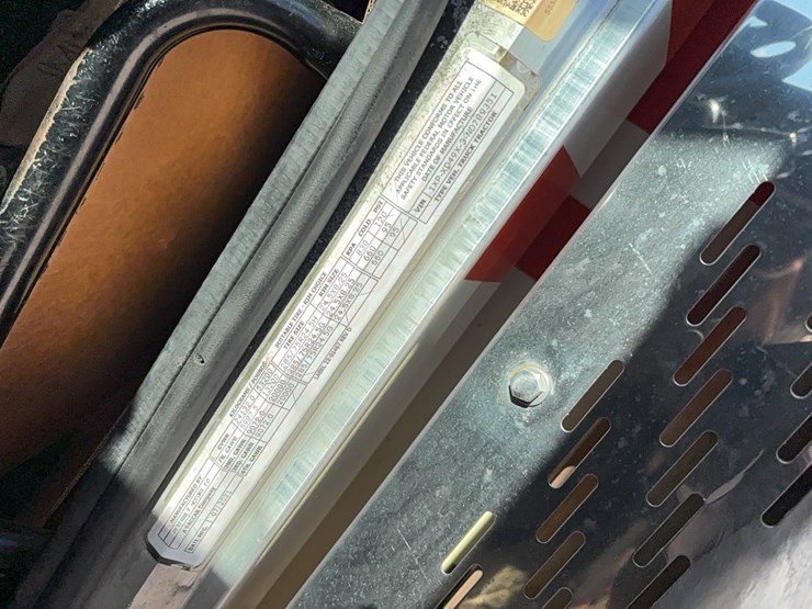 2022-peterbilt-389-image-11