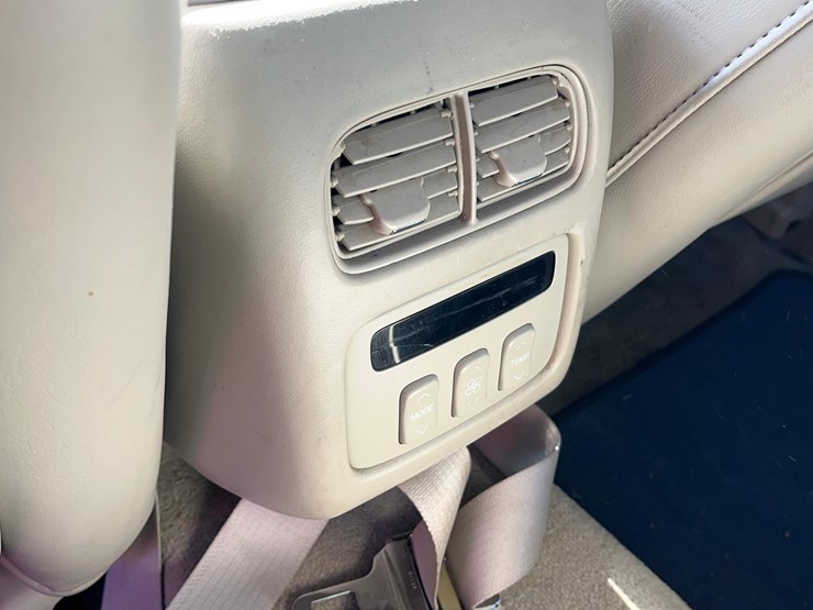 2004-cadillac-deville-sedan-image-28