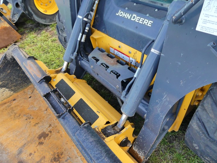 2024-deere-320g-image-11