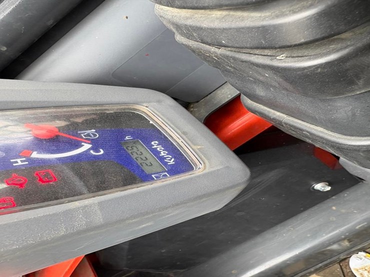 2023-kubota-ssv65-image-17