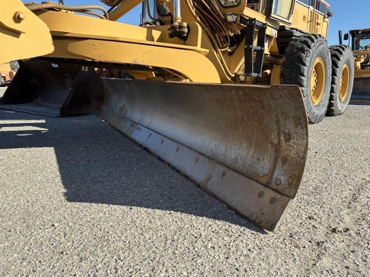 2005-caterpillar-143h-image-12