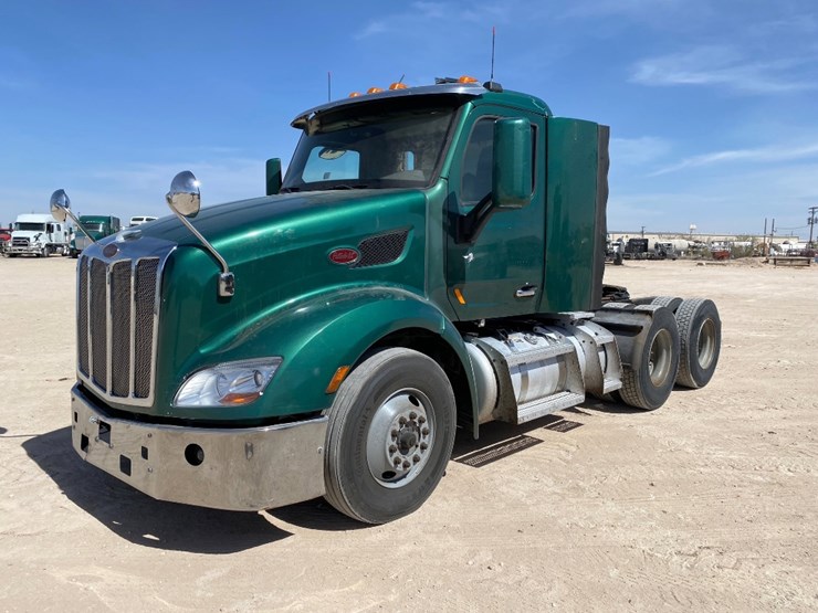2015-peterbilt-579-image-2