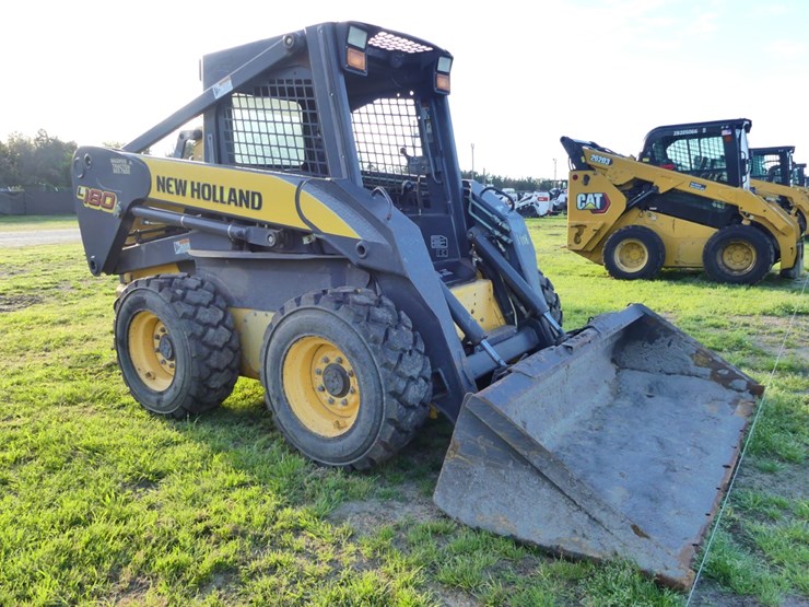 new-holland-l180-image-2