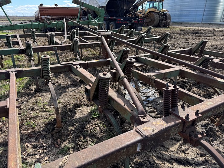 john-deere-17-image-36