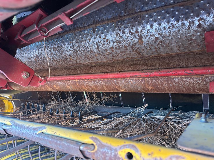 2005-new-holland-br780-image-6