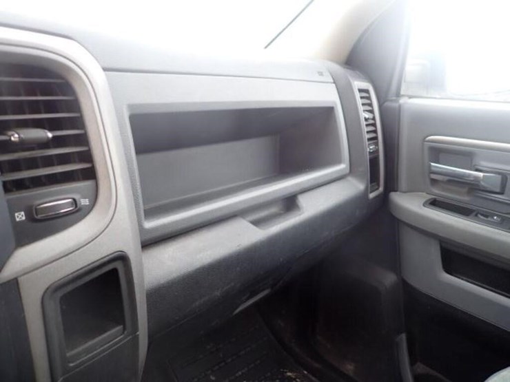 2015-dodge-1500-image-23