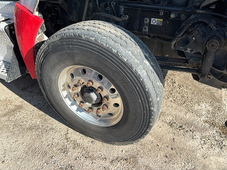 2014-kenworth-t880-image-25