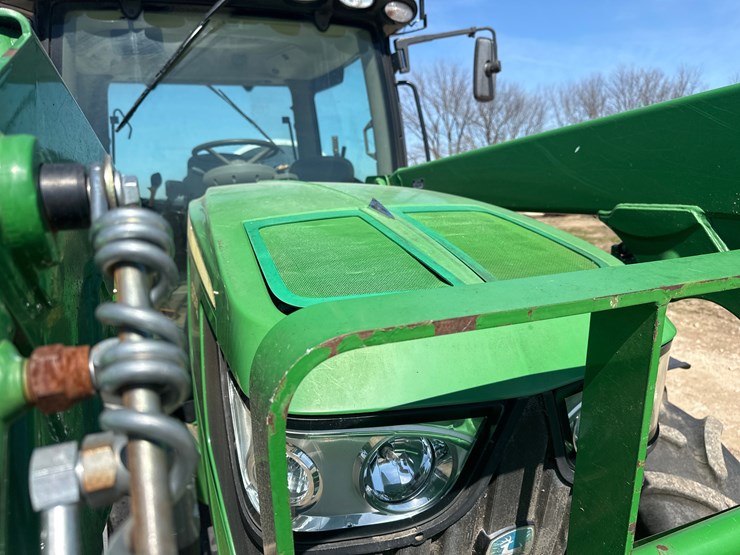 2013-john-deere-6125r-image-24