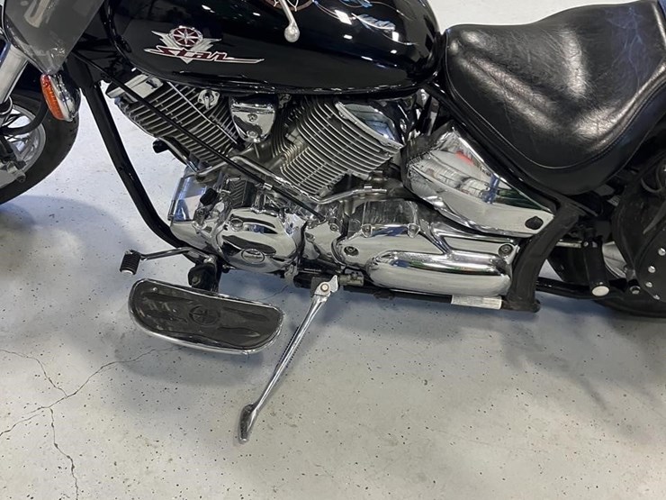 2001-yamaha-xvs1100-image-2