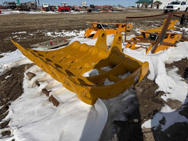 caterpillar-320-image-1