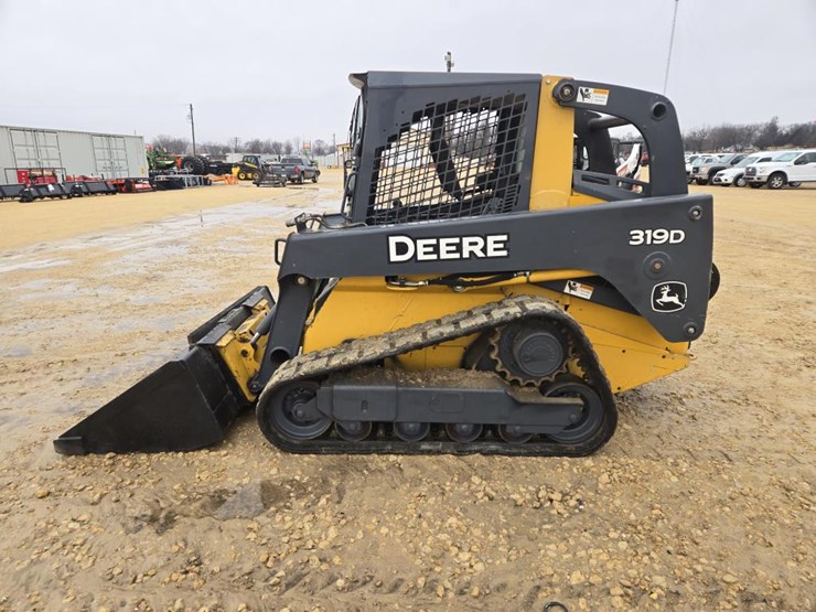 2012-deere-319d-image-4