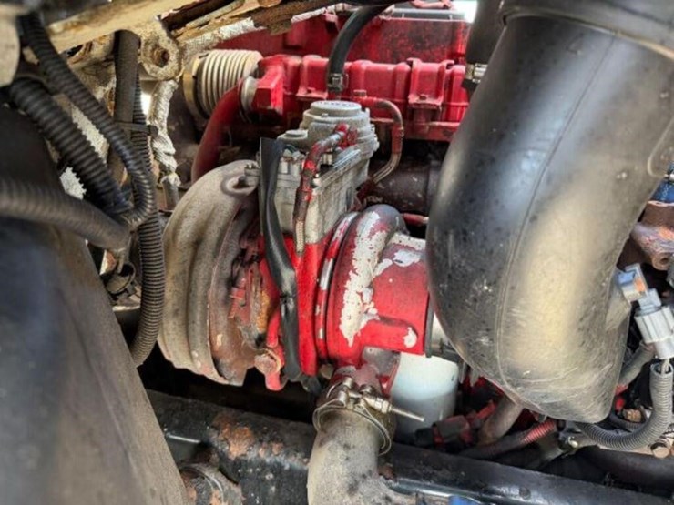 2013-freightliner-108sd-image-54