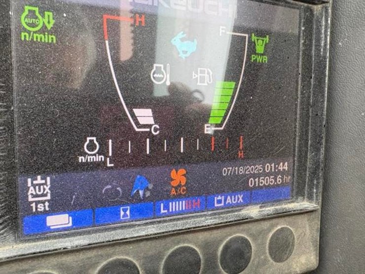 2017-takeuchi-tb240-image-22