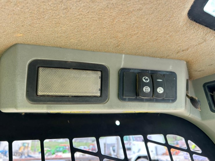 caterpillar-259d-image-26