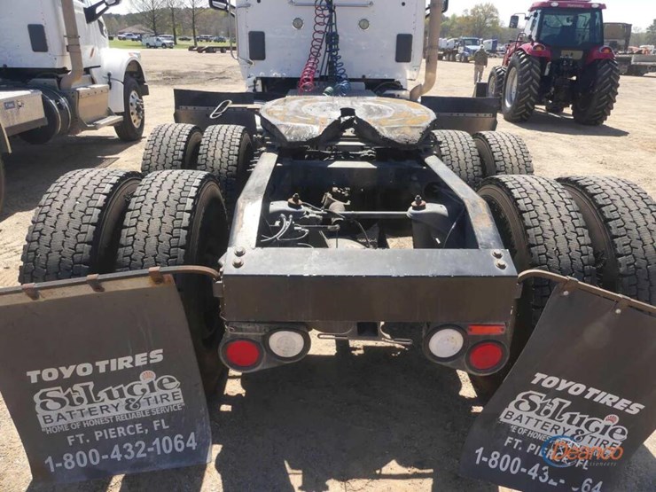 2017-peterbilt-567-image-6