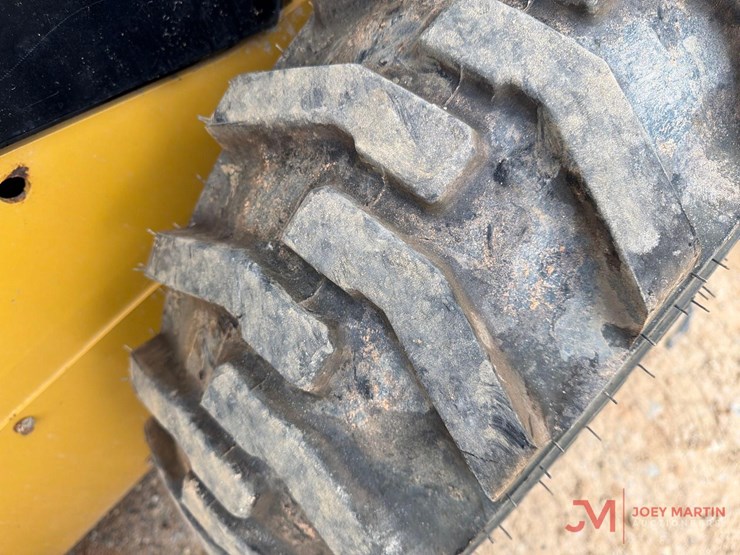 2023-caterpillar-226d3-image-10