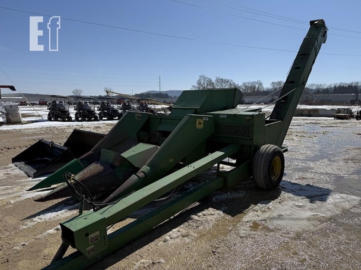 john-deere-300-image-1