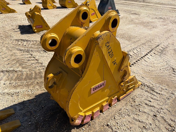 caterpillar-320-image-3