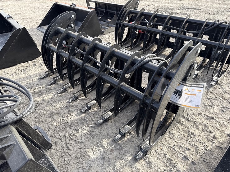 #2090-•-unused-giyi-clg72-72"-skid-steer-curved-log-grabber-inv#-42040-image-4