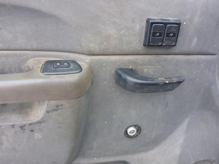 2014-chevrolet-3500-image-19