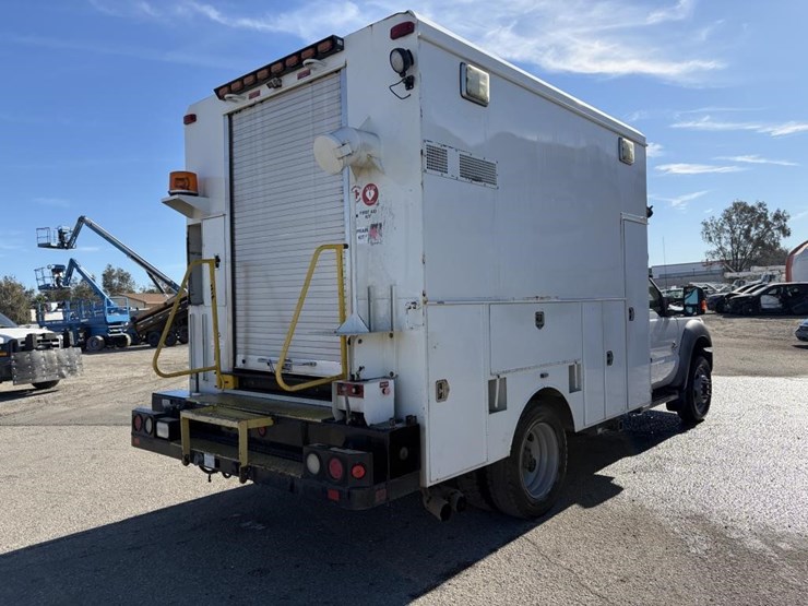 2012-ford-f550-image-3