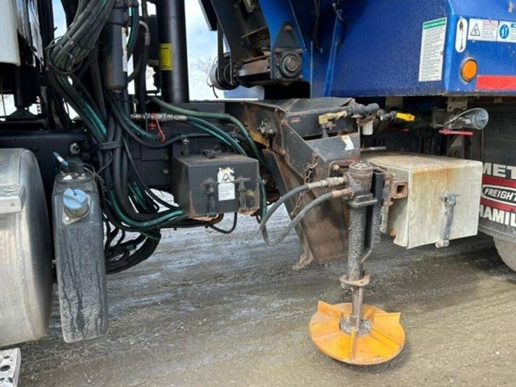 2013-freightliner-108sd-image-26