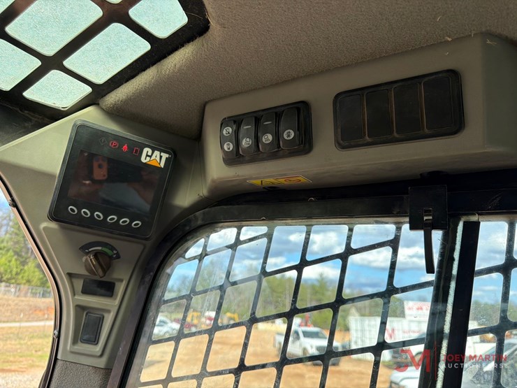 2015-caterpillar-299d-image-14