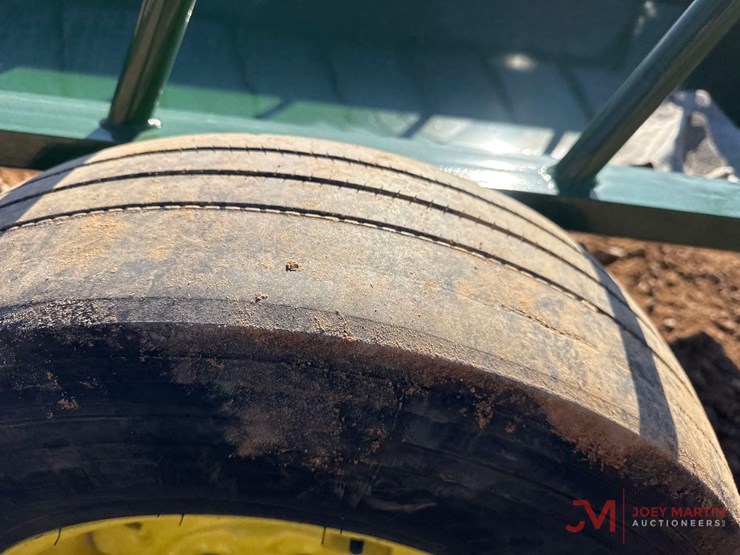 new-stoltzfus-20'-slant-bar-feed-wagon-image-7