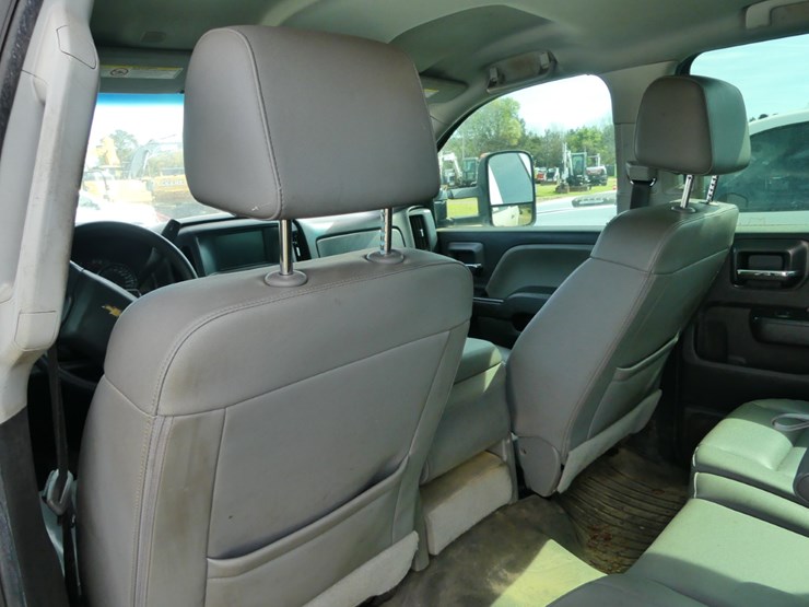 2018-chevrolet-3500-image-9