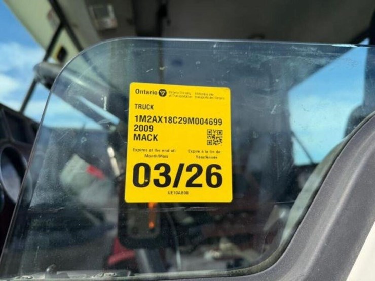 2009-mack-granite-gu813-image-7