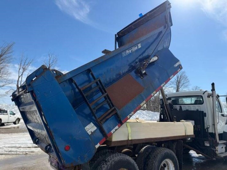 2013-freightliner-108sd-image-44