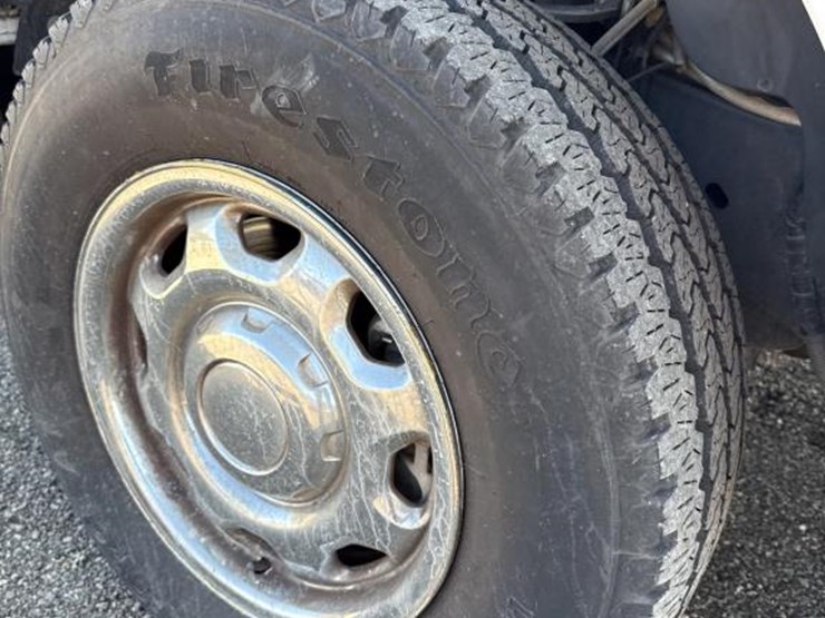 2013-ford-f150-xl-image-13