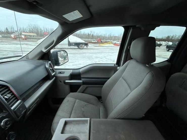 2016-ford-f150-xlt-image-16