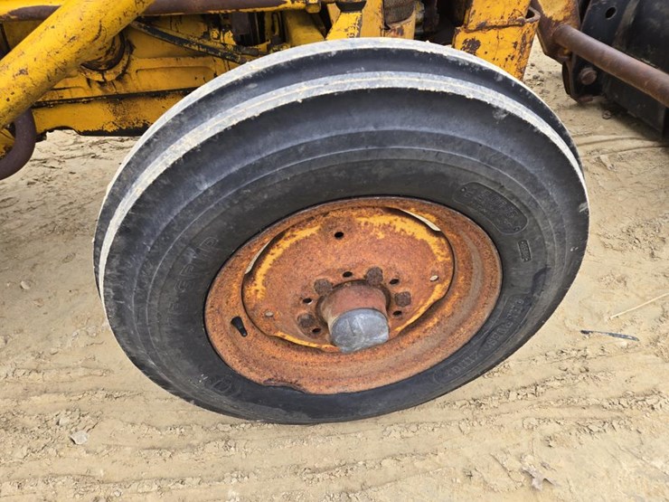 #359-•-massey-ferguson-utility-tractor-image-16