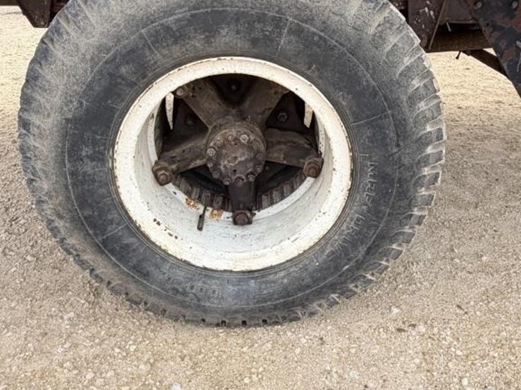 l2---1974-gmc-6500-grain-truck-image-4