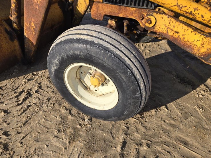 john-deere-300-image-6