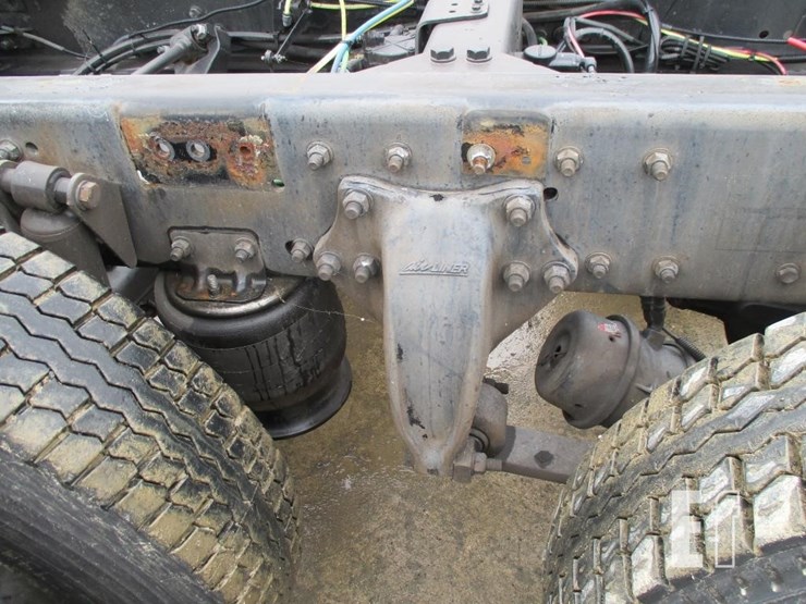 2008-sterling-l9500-image-19