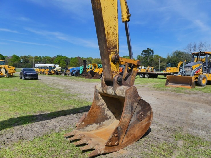 2006-komatsu-pc220-image-8