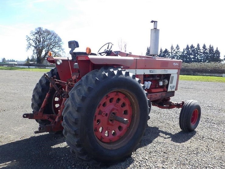international-f1066-tractor-image-5