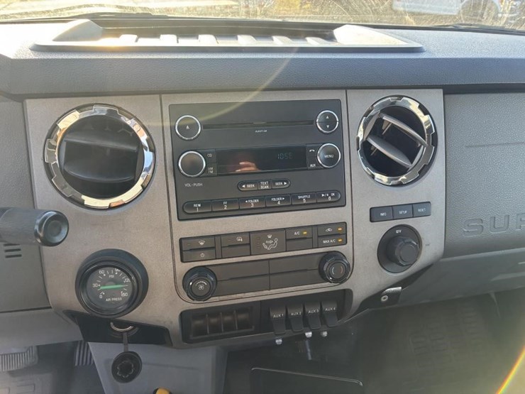 2013-ford-f650-xlt-image-18