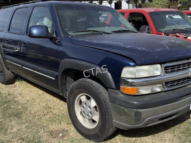 2001-chevrolet-suburban-image-3